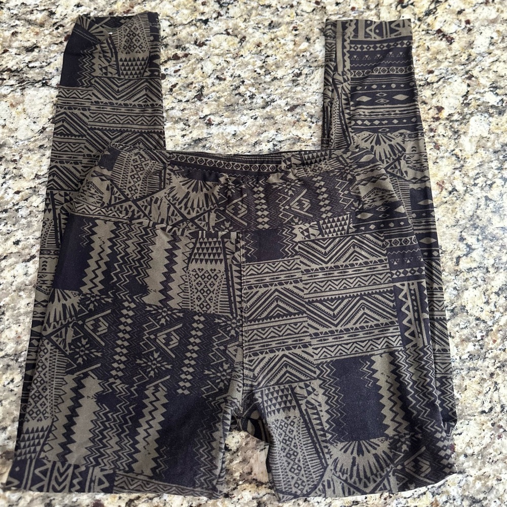 LuLaRoe Leggings in Black and Gray Geometric Pattern